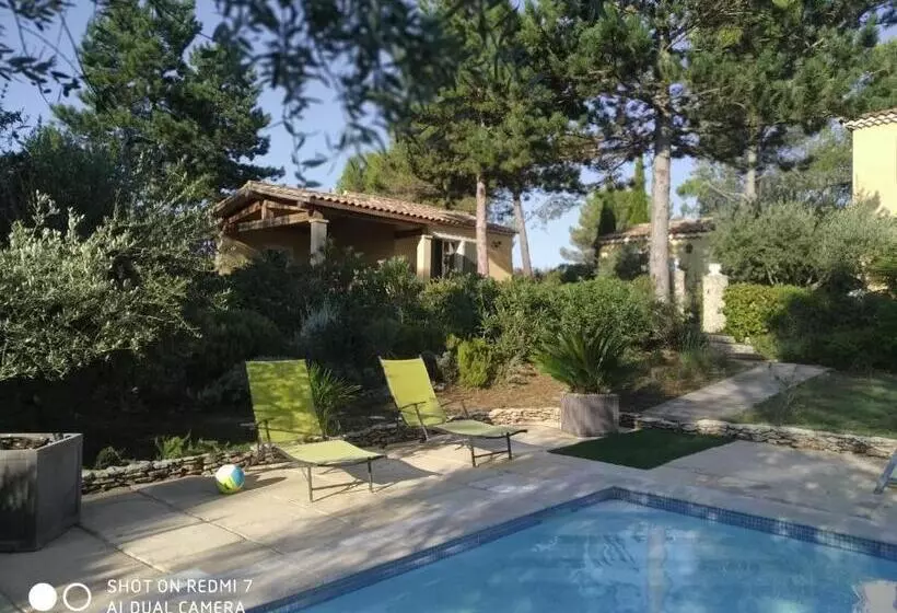 Proche Uzès Petit Gîte Avec Grande Cuisine D été Et Piscine