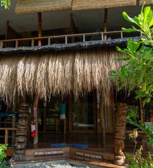 هاستل Soffta Surf Ranch