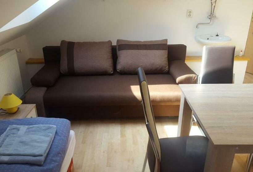 ペンション Ubytovanie Aďka