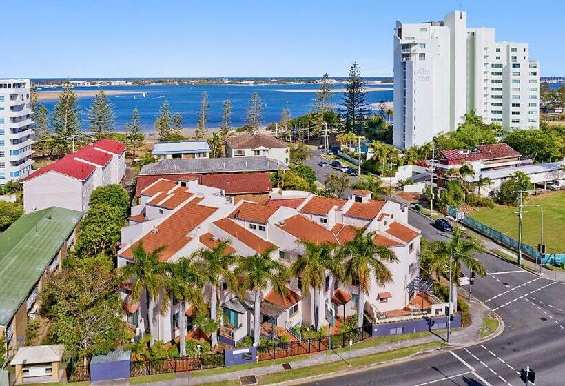 Santa Fe By The Broadwater