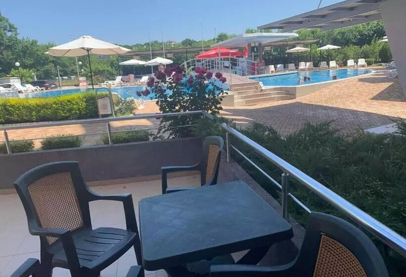 ホテル Private Apartment In Emberli Apart
