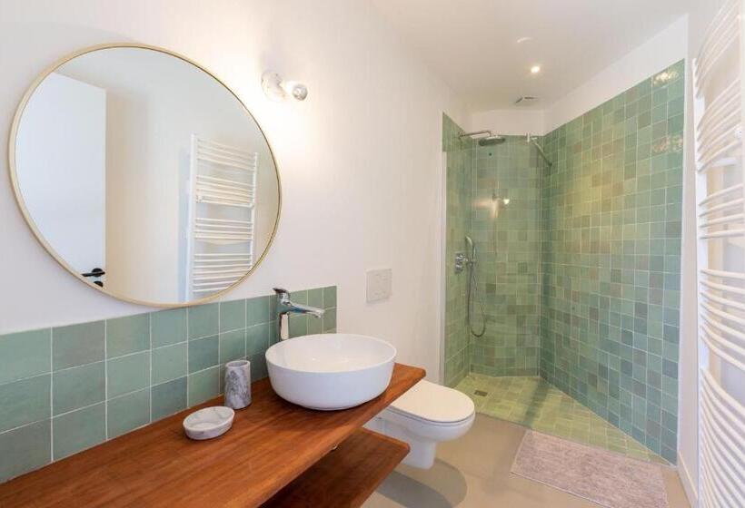 Magnifique Récente Villa De Charme Avec Piscine