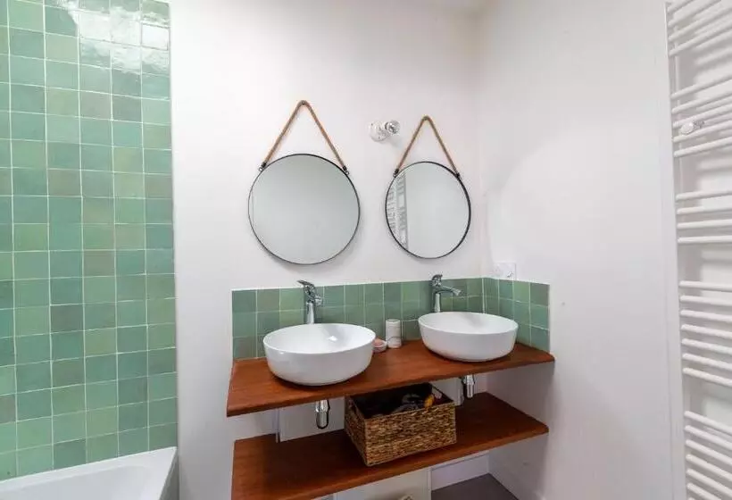 Magnifique Récente Villa De Charme Avec Piscine