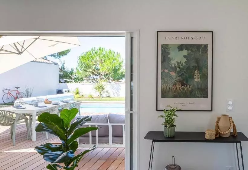 Magnifique Récente Villa De Charme Avec Piscine