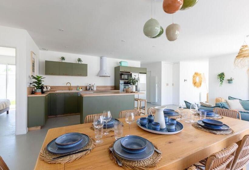 Magnifique Récente Villa De Charme Avec Piscine