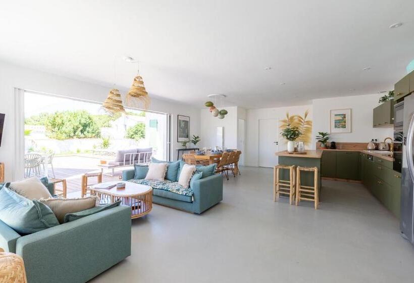 Magnifique Récente Villa De Charme Avec Piscine