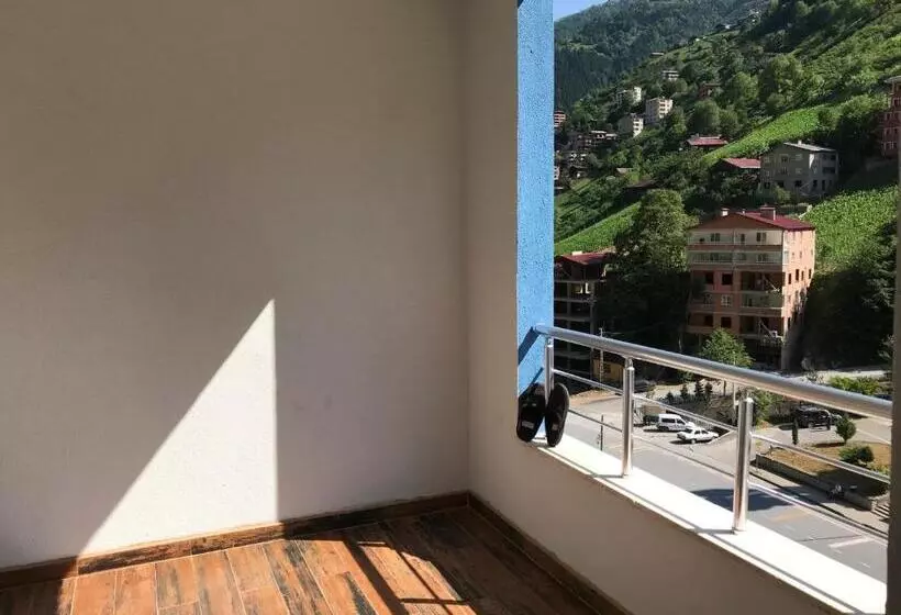 Mavi̇ Köşk Uzungöl