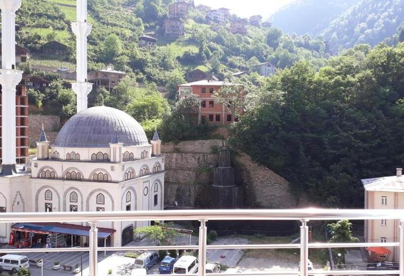 Mavi̇ Köşk Uzungöl