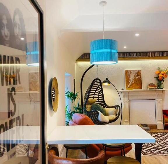 3 Bed Apartment/explore The Area/enjoy Our Pub