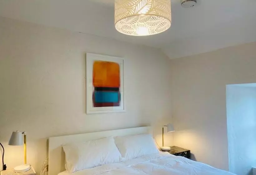 3 Bed Apartment/explore The Area/enjoy Our Pub