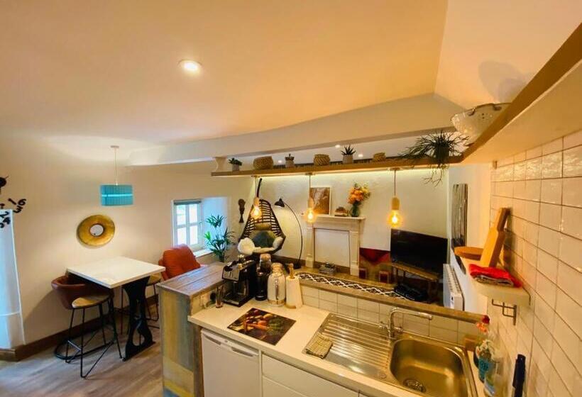 3 Bed Apartment/explore The Area/enjoy Our Pub