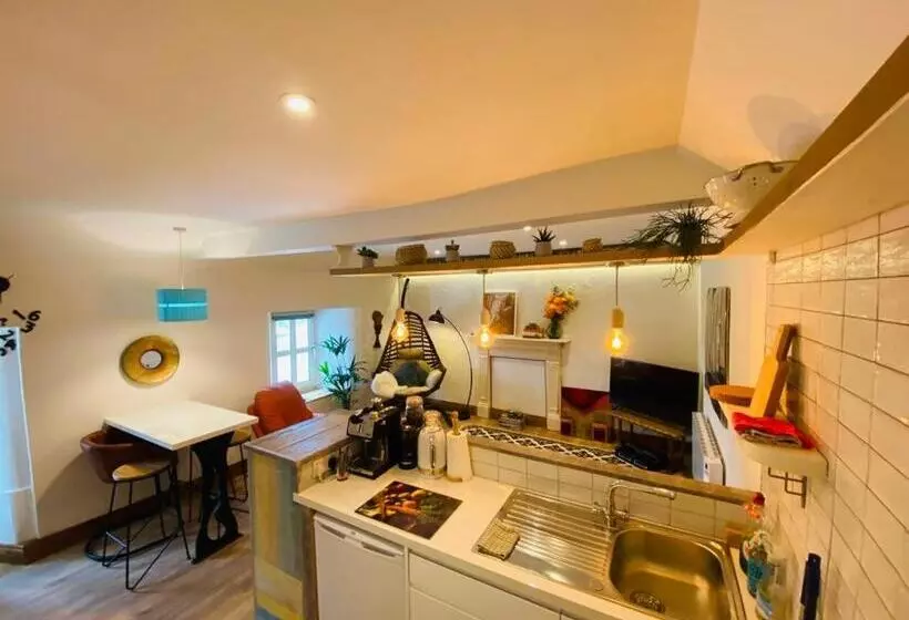 3 Bed Apartment/explore The Area/enjoy Our Pub