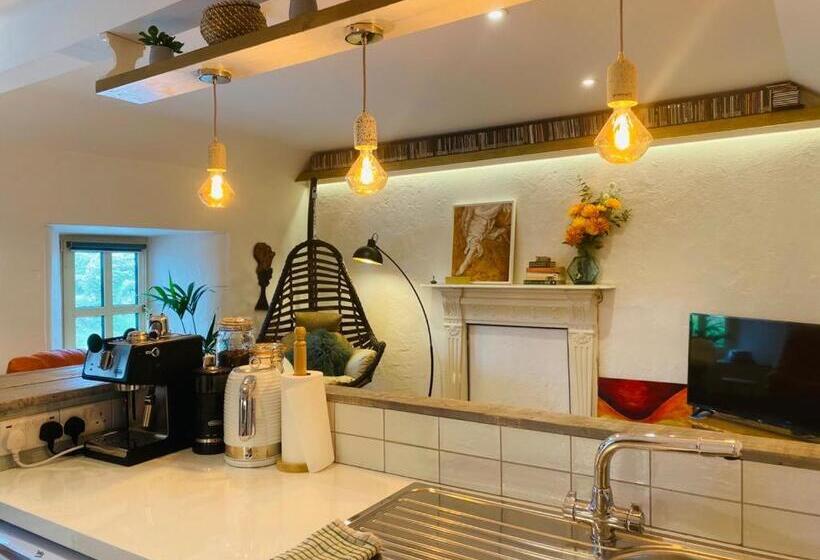 3 Bed Apartment/explore The Area/enjoy Our Pub