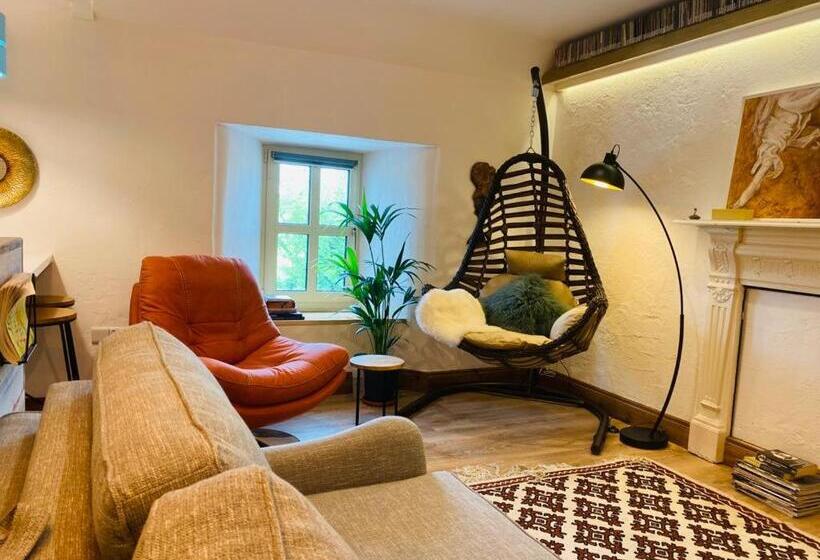 3 Bed Apartment/explore The Area/enjoy Our Pub