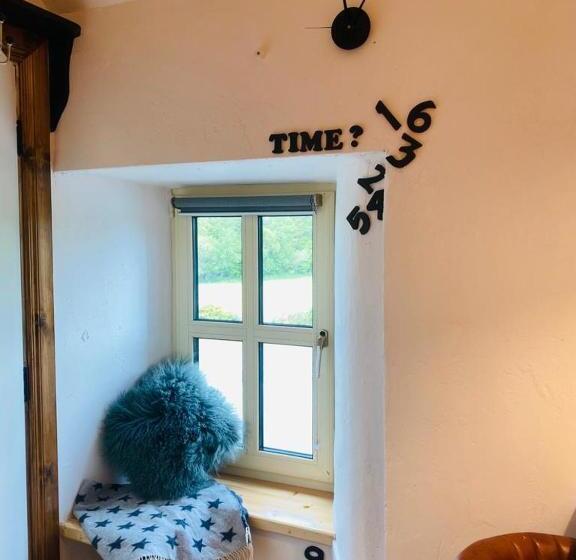 3 Bed Apartment/explore The Area/enjoy Our Pub