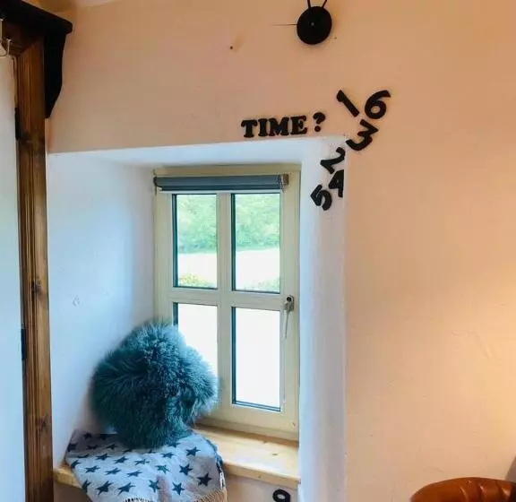 3 Bed Apartment/explore The Area/enjoy Our Pub