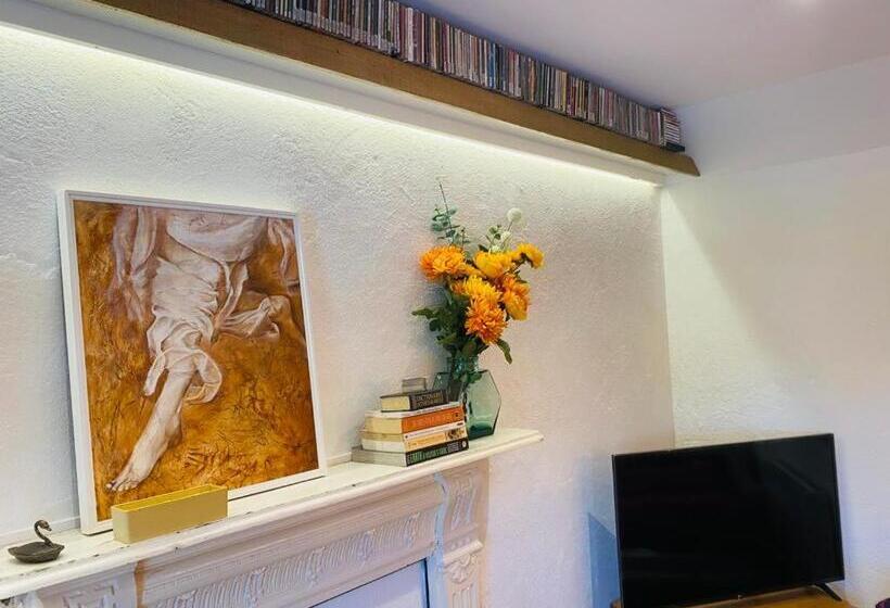 3 Bed Apartment/explore The Area/enjoy Our Pub