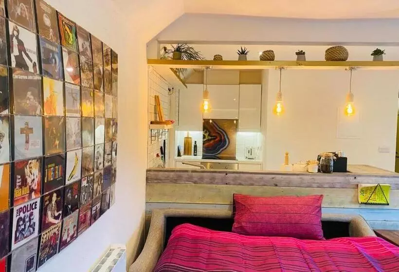 3 Bed Apartment/explore The Area/enjoy Our Pub