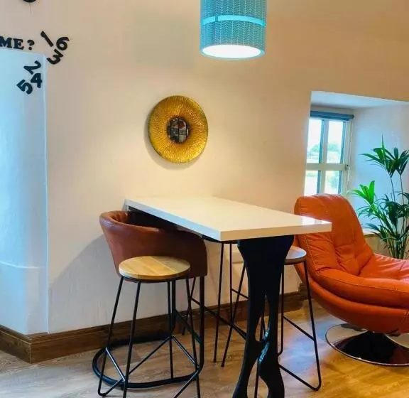 3 Bed Apartment/explore The Area/enjoy Our Pub