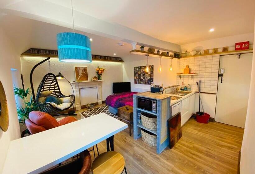 3 Bed Apartment/explore The Area/enjoy Our Pub