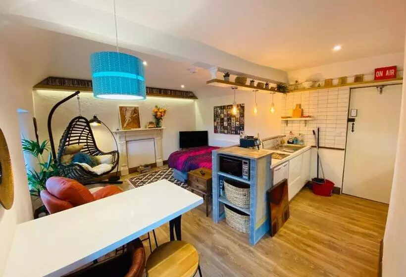 3 Bed Apartment/explore The Area/enjoy Our Pub