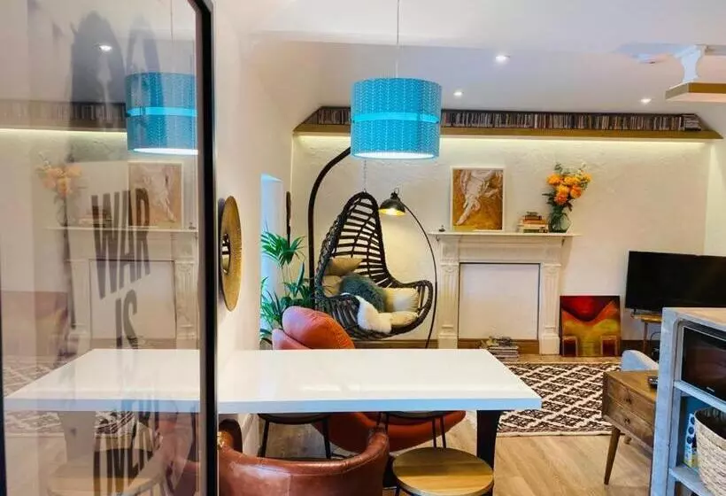 3 Bed Apartment/explore The Area/enjoy Our Pub