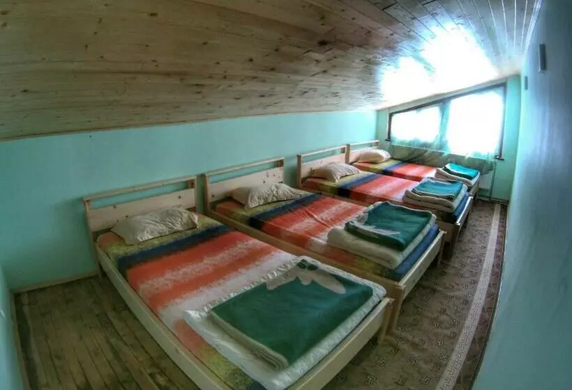 ユースホステル хижа скакавица