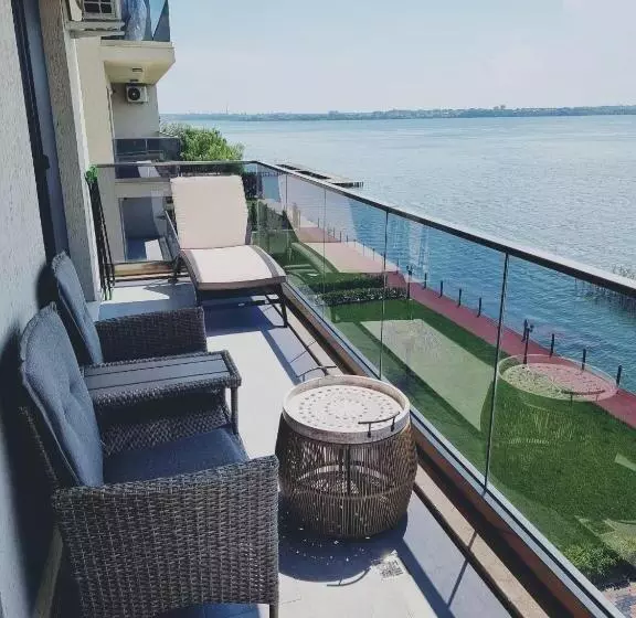 Deluxe Lake View