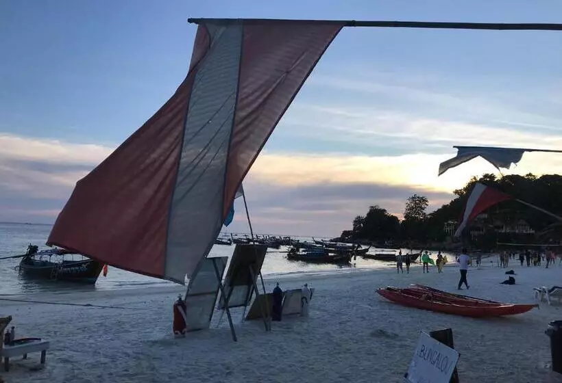 Hotelli Forra Pattaya Beach Front Bungalow