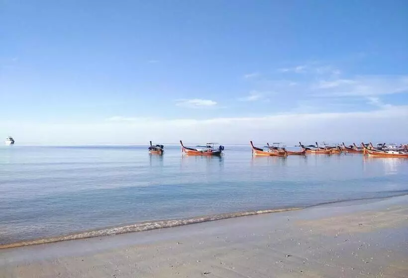 Hotelli Forra Pattaya Beach Front Bungalow