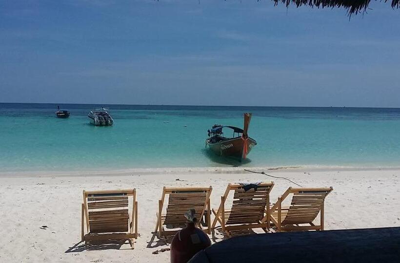 בית מלון כפרי Forra Pattaya Beach Front Bungalow