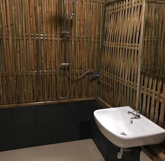 בית מלון כפרי Forra Pattaya Beach Front Bungalow