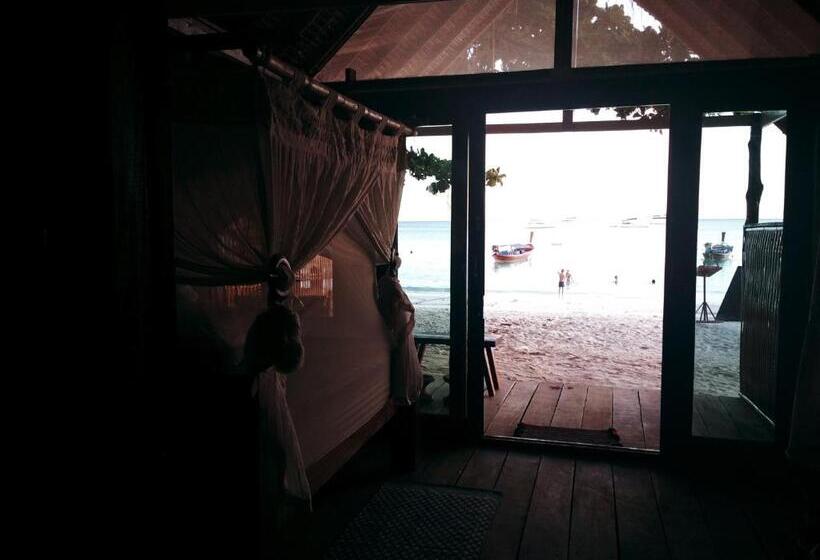 בית מלון כפרי Forra Pattaya Beach Front Bungalow