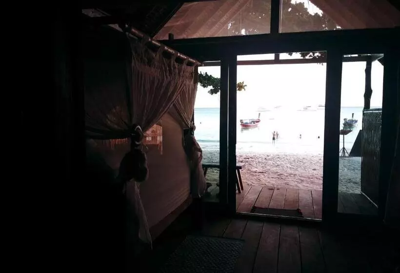 Hotelli Forra Pattaya Beach Front Bungalow