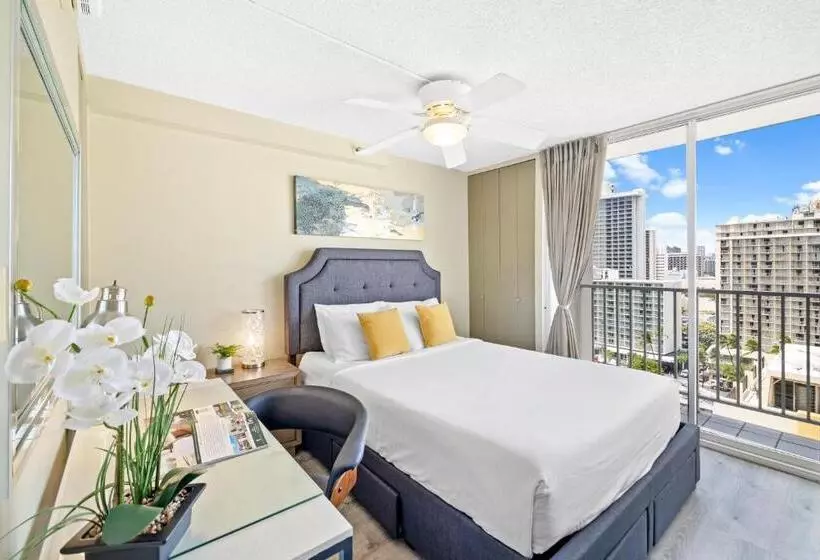 Pacific Monarch   1 Br   Ocean And City Views!