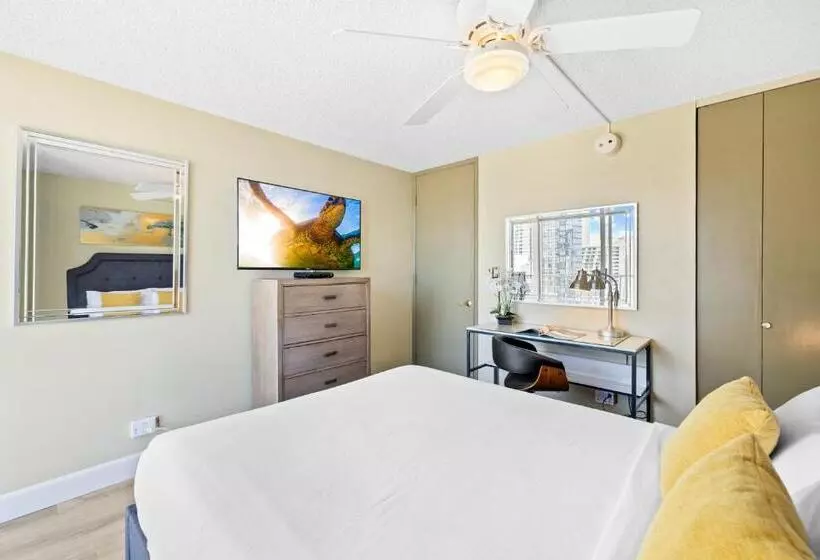Pacific Monarch   1 Br   Ocean And City Views!