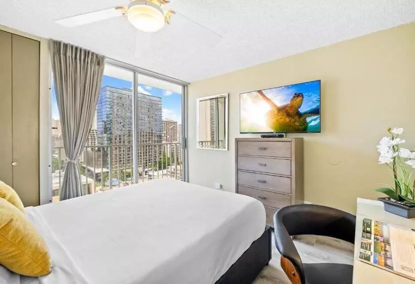 Pacific Monarch   1 Br   Ocean And City Views!