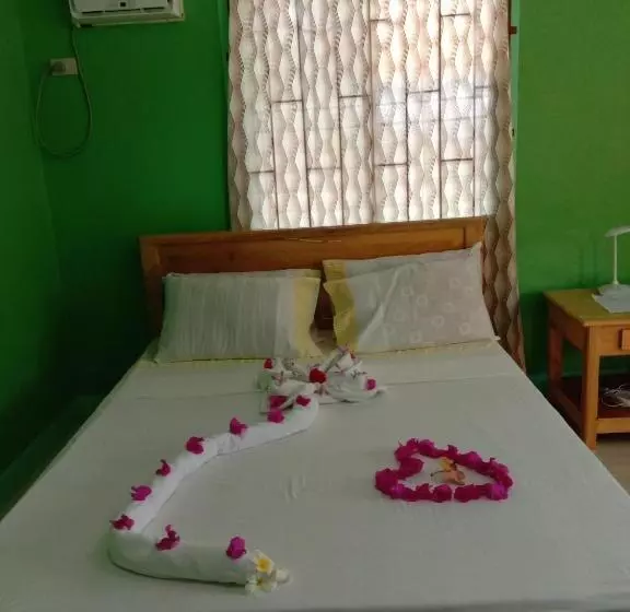 پانسیون Uptown Guesthouse