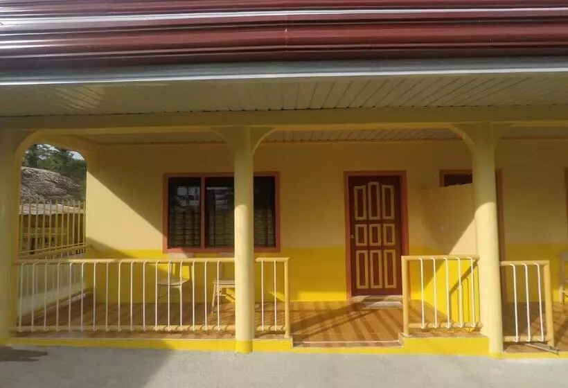 پانسیون Uptown Guesthouse