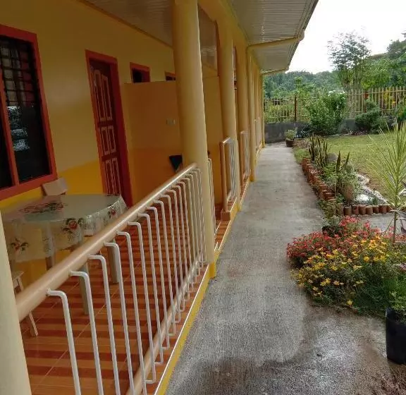 پانسیون Uptown Guesthouse