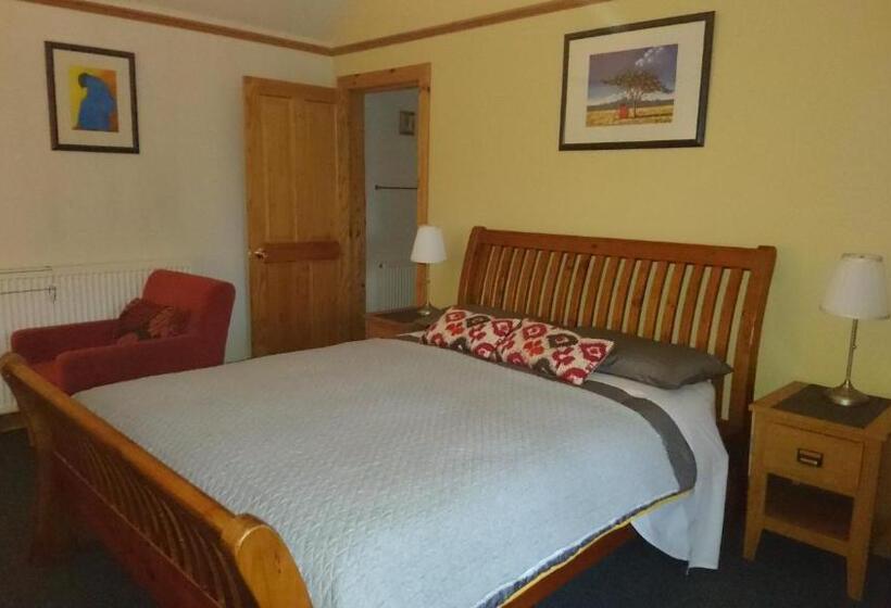 פנסיון Kindale House