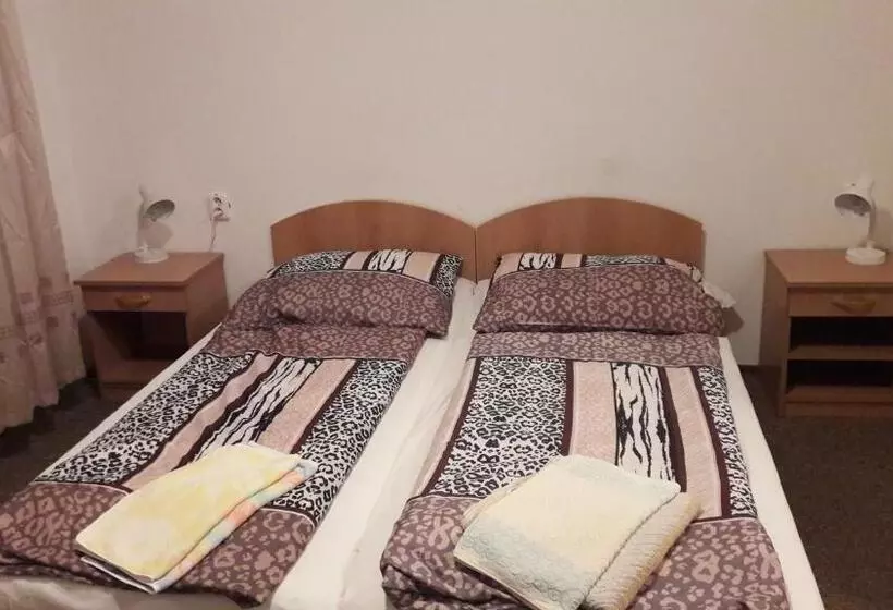 Majatalo Penzion Europa Diakovce