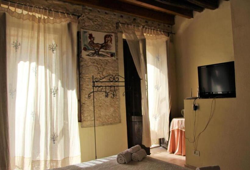 پانسیون Sant Efisio Host