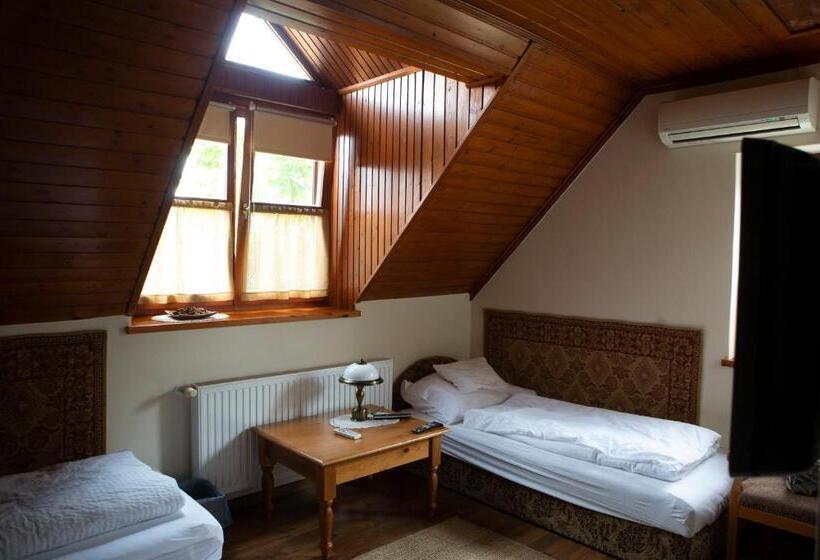 膳宿费 Sarok Vendégház