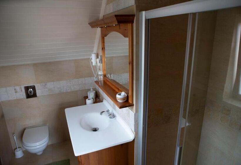 膳宿费 Sarok Vendégház