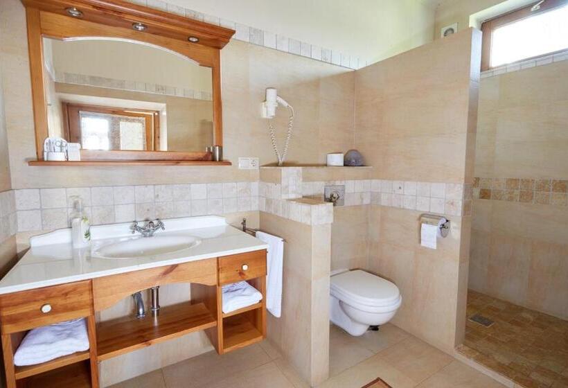 膳宿费 Sarok Vendégház