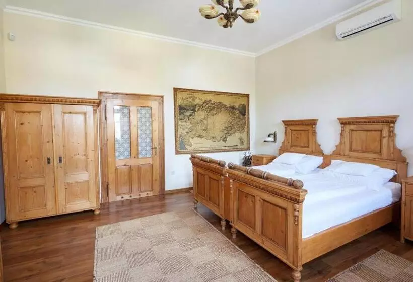 ペンション Sarok Vendégház