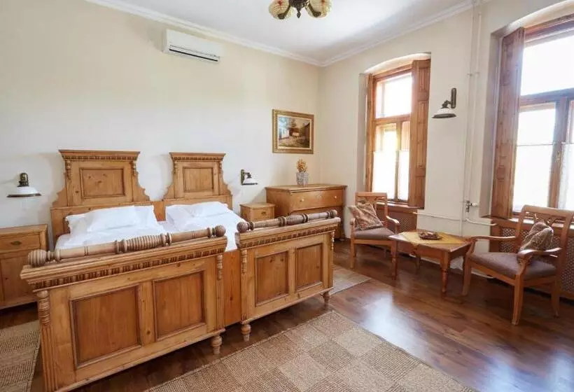 ペンション Sarok Vendégház