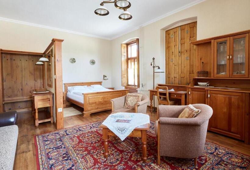 膳宿费 Sarok Vendégház