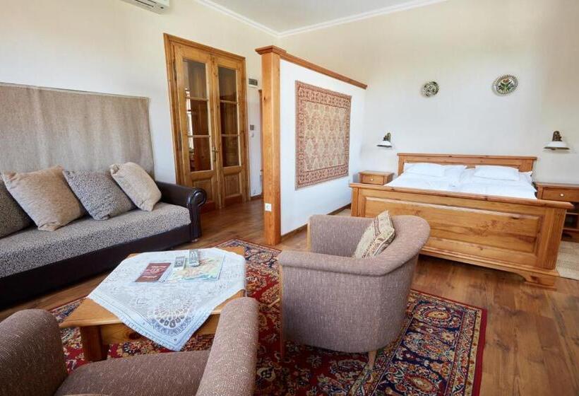 膳宿费 Sarok Vendégház